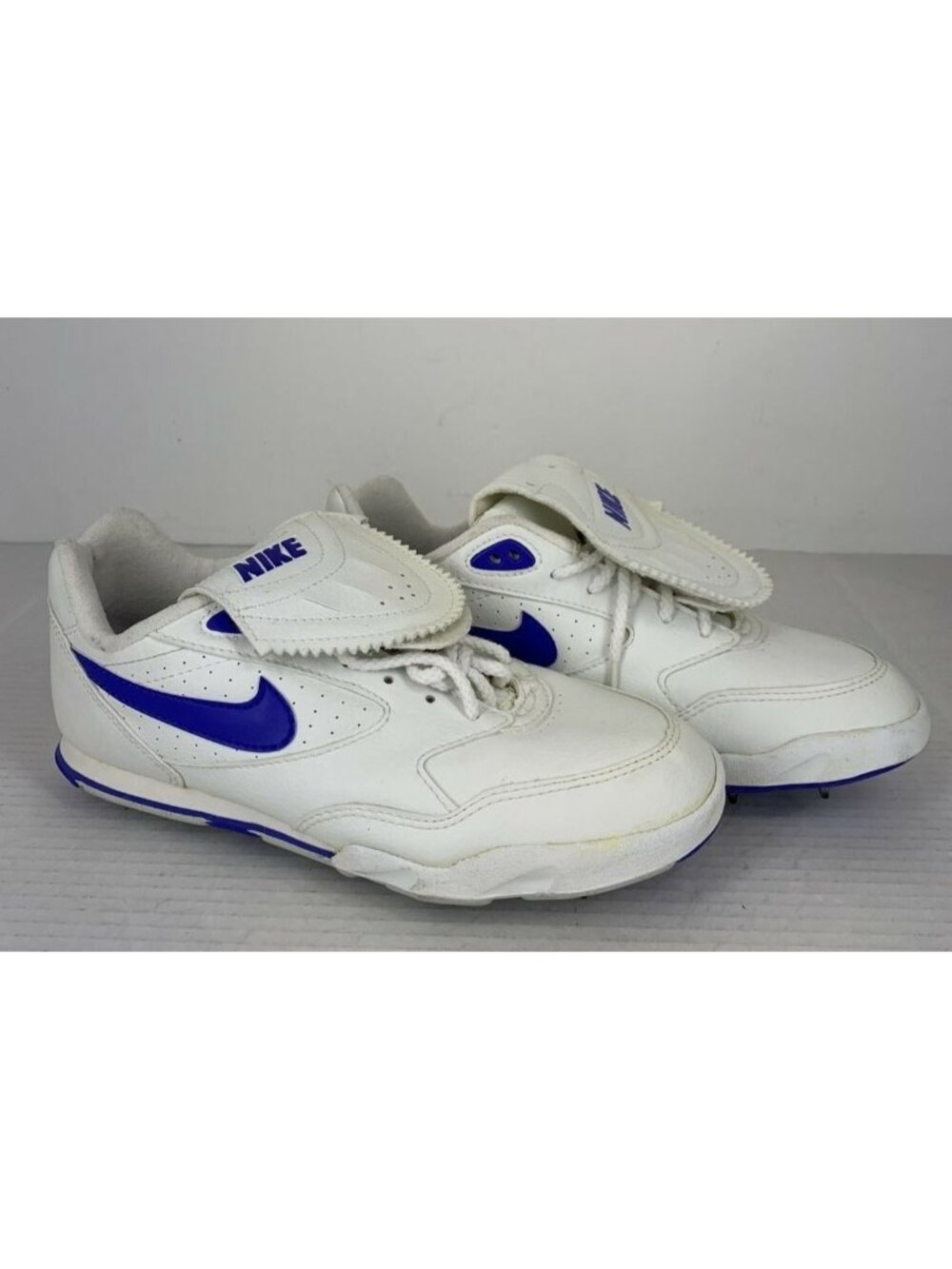 Vintage but NEW 1980's women's Nike softball baseball shoes Size 8.5